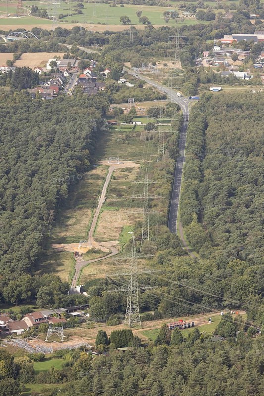 Aerial photo, work on the transmission grid, extra-high-voltage power line, power pylon extension for power line in the Speller Heide forest on Hans-Richter-Straße, Friedrichsfeld, Voerde, Ruhr area, North Rhine-Westphalia, Germany, DE, energy plant, Europe, Hünxe, aerial photo, aerial photography, aerial photography, Lower Rhine, power supply, overview, bird's-eye view, overview
