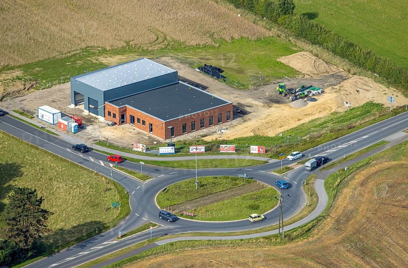 Aerial view, construction site new development area with roundabout Hammweg and Grenzstraße, Voerde, Ruhr area, North Rhine-Westphalia, Germany, construction work, construction area, building site, building plots, construction project, construction site, DE, Europe, roundabout, aerial view, aerial photography, aerial photography, new construction, Lower Rhine, road traffic, overview, Voerde (Lower Rhine), bird's eye view, birds-eyes view, overview