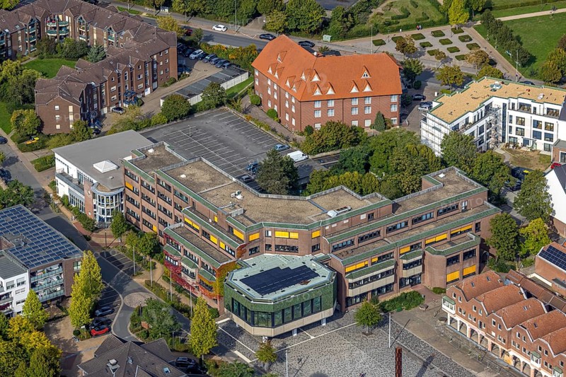 Aerial view, Voerde town hall and town hall square, Voerde, Ruhr area, North Rhine-Westphalia, Germany, authority, DE, Europe, aerial view, aerial photography, aerial photography, Lower Rhine, overview, Voerde (Lower Rhine), bird's eye view, birds-eyes view, overview