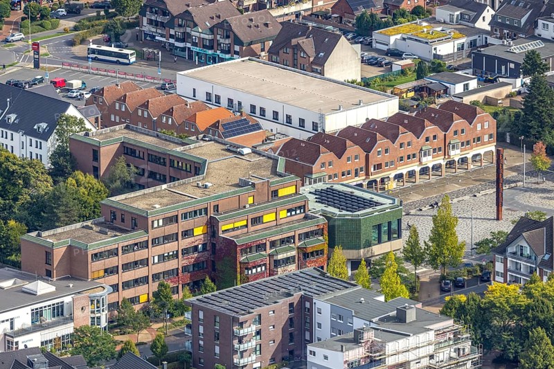 Aerial view, Voerde town hall and town hall square, Voerde, Ruhr area, North Rhine-Westphalia, Germany, authority, DE, Europe, aerial view, aerial photography, aerial photography, Lower Rhine, overview, Voerde (Lower Rhine), bird's eye view, birds-eyes view, overview