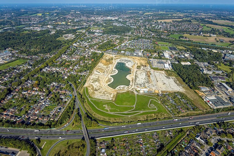 Aerial view of the former harness racing track Recklinghausen, on the A2 motorway, with northern tangent of Blitzkuhlenstraße, König-Ludwig, Recklinghausen, Ruhr area, North Rhine-Westphalia, Germany