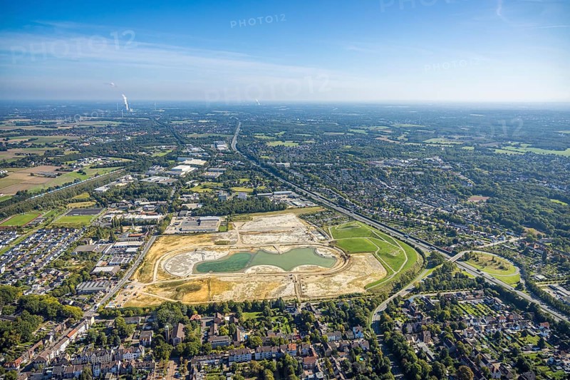 Aerial view of the former harness racing track Recklinghausen, on the A2 motorway, with northern tangent of Blitzkuhlenstraße, König-Ludwig, Recklinghausen, Ruhr area, North Rhine-Westphalia, Germany
