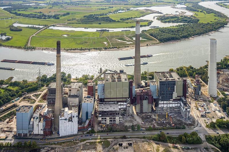 Aerial photograph, Voerde power station, decommissioned coal-fired power station on the Rhine, Rhine foreland in the Orsoy Rhine bend landscape conservation area, Möllen, Voerde, Ruhr area, North Rhine-Westphalia, Germany, DE, power station, Europe, LSG landscape conservation area, aerial photograph, aerial photography, aerial photography, Lower Rhine, dismantling, overview, Voerde (Lower Rhine), bird's-eye view, bird's-eye view, overview