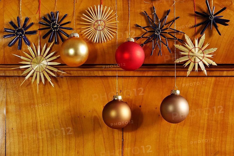 Christmas decoration, Christmas tree baubles, home-made straw stars, Germany
