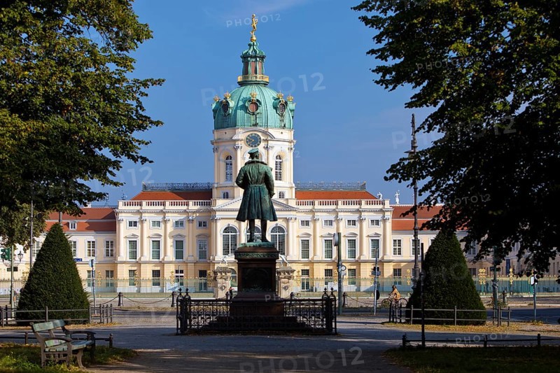 Charlottenburg Palace on Spanndauer Damm, seen from the Schlosstasse with the monument to Albrecht of Prussia, Berlin, Germany