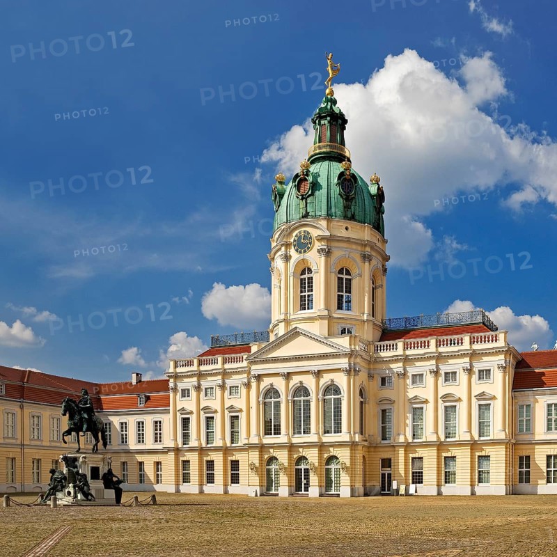 Charlottenburg Palace, city side on Spanndauer Damm with courtyard of honour and equestrian statue of the Great Elector, Berlin, Germany