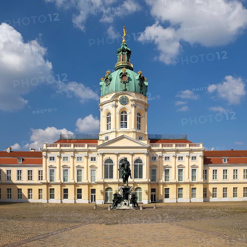 Charlottenburg Palace, city side on Spanndauer Damm with courtyard of honour and equestrian statue of the Great Elector, Berlin, Germany