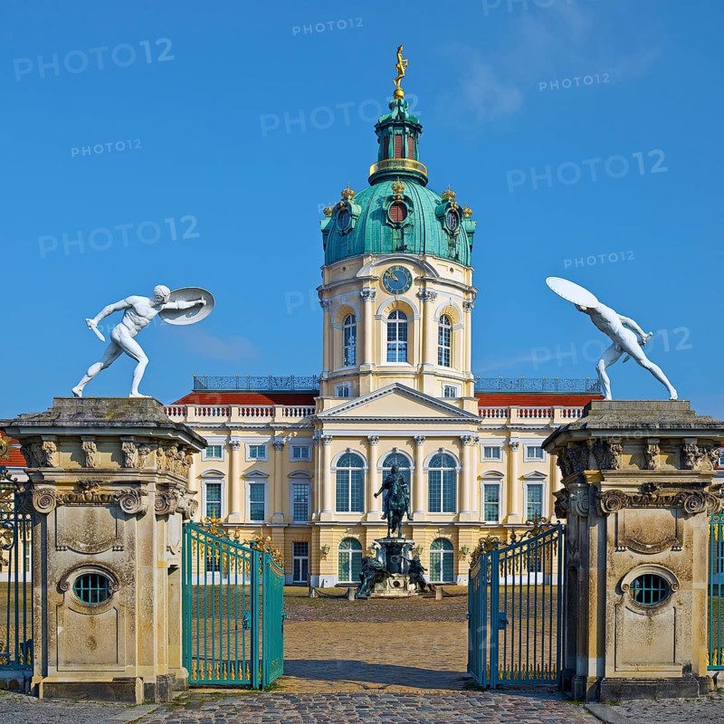 Charlottenburg Palace, city side on Spanndauer Damm with the Borghese fencers and courtyard of honour with equestrian statue, Berlin, Germany