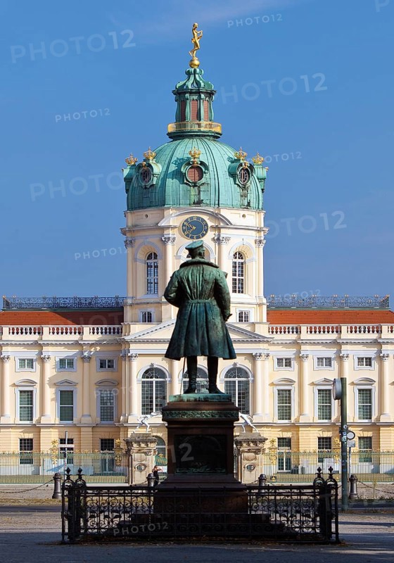 Charlottenburg Palace on Spanndauer Damm, seen from the Schlosstasse with the monument to Albrecht of Prussia, Berlin, Germany