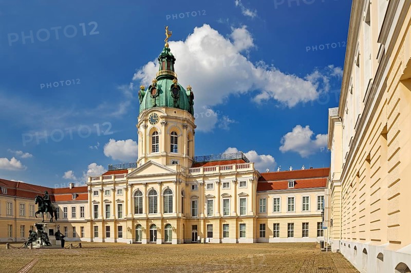 Charlottenburg Palace, city side on Spanndauer Damm with courtyard of honour and equestrian statue of the Great Elector, Berlin, Germany