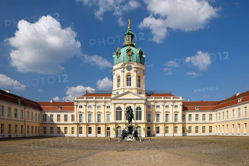 Charlottenburg Palace, city side on Spanndauer Damm with courtyard of honour and equestrian statue of the Great Elector, Berlin, Germany