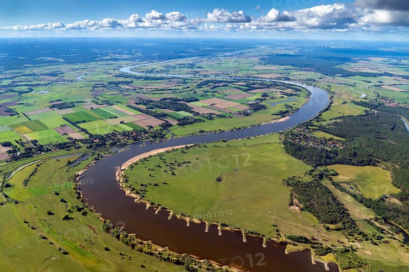 Aerial photo, Dömitz, Rüterberg, Elbe, country town, district Ludwigslust-Parchim, Mecklenburg-Western Pomerania, Lower Saxony Wendland, river, clouds, weather, cumulus, Germany