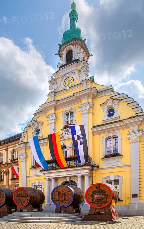 Historic town hall with beer barrels on the market square in the old town, beer town Kulmbach, Maintal, Upper Franconia, Franconia, Bavaria, Germany