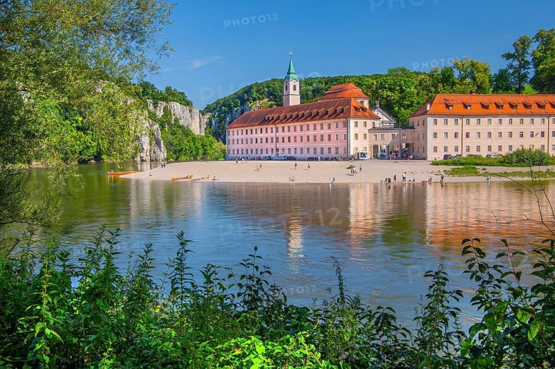 Danube bank with view of Weltenburg monastery in front of the Danube breakthrough, Kelheim, Danube valley, Lower Bavaria, Bavaria, Germany