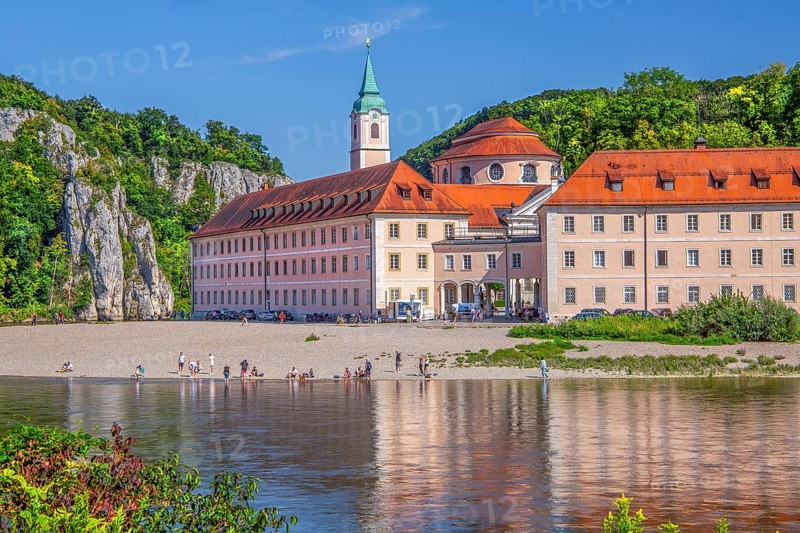 Danube bank with view of Weltenburg monastery in front of the Danube breakthrough, Kelheim, Danube valley, Lower Bavaria, Bavaria, Germany