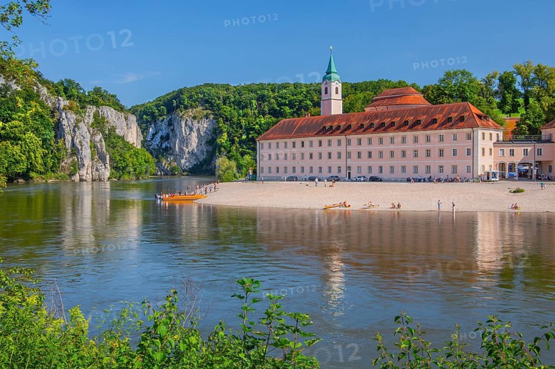 Danube bank with view of Weltenburg monastery in front of the Danube breakthrough, Kelheim, Danube valley, Lower Bavaria, Bavaria, Germany