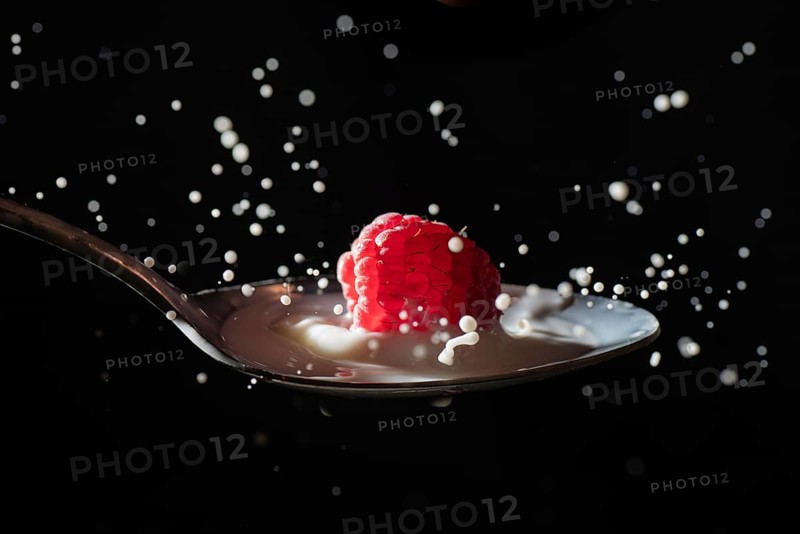 Raspberry, splash, splash, milk, food, appetising, appealing, black background, clipping