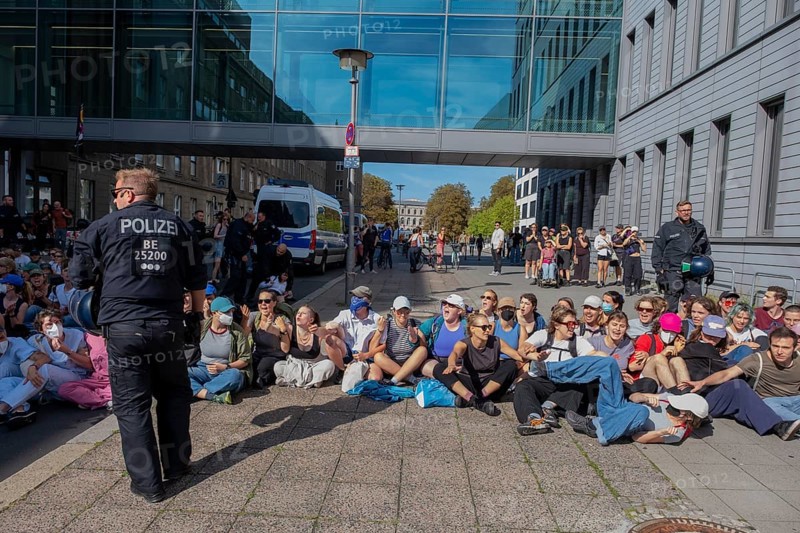 Germany, Berlin, 20/09/2025, protests against the March for Life demanding the abolition of Paragraph 218, counter-demonstration, blockade, police