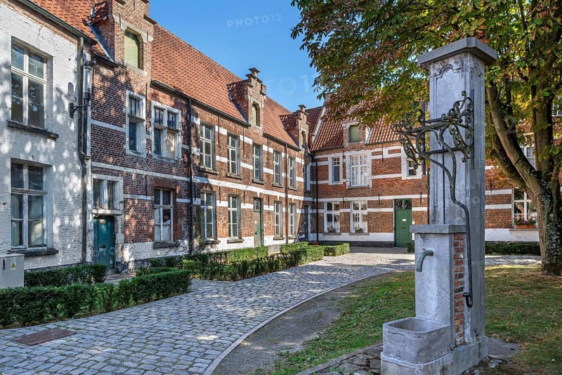 17th century beguines' houses in the Sint-Alexiusbegijnhof, Saint Alexius beguinage in the city Dendermonde, Termont, East Flanders, Belgium
