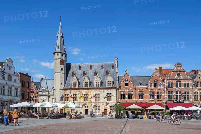 Butcher's Hall, Vleeshuis, restaurants and pavement cafes on Market Square in historic city centre of Dendermonde, Termont, East Flanders, Belgium