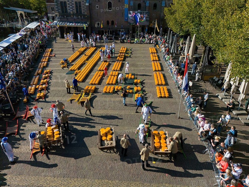 Market event in a city centre with cheese sellers and spectators on a sunny day, aerial view, cheese, cheese market, Alkmaar, Alkmar, Noord-Holland, Noord-Holland, Netherlands