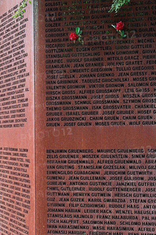 Pinned roses, name wall made of steel plates with a total of 2908 laser-engraved names of former concentration camp prisoners and forced labourers, station on the Path of Remembrance, Leonberg Concentration Camp Memorial, Leonberg, Baden-Württemberg
