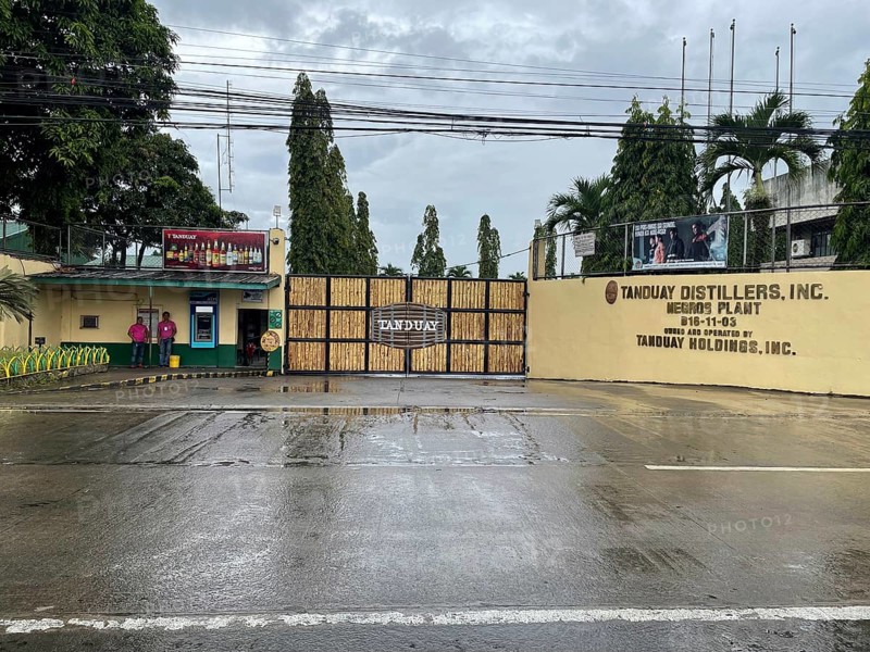 Tanduay Distillers INC, Tanduay Holding INC, largest factory in the Philippines, producer of rum, industry, agriculture, sugar cane, Negros Occidental, Philippines
