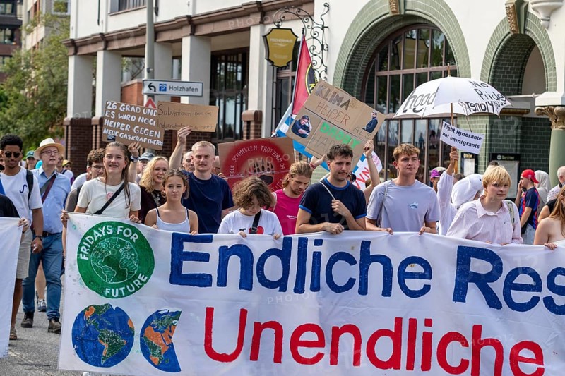 Worldwide climate strike by Fridays for Future under the motto Exit Gas - Enter Future, demonstration with rally at the fish market, Hamburg, Germany