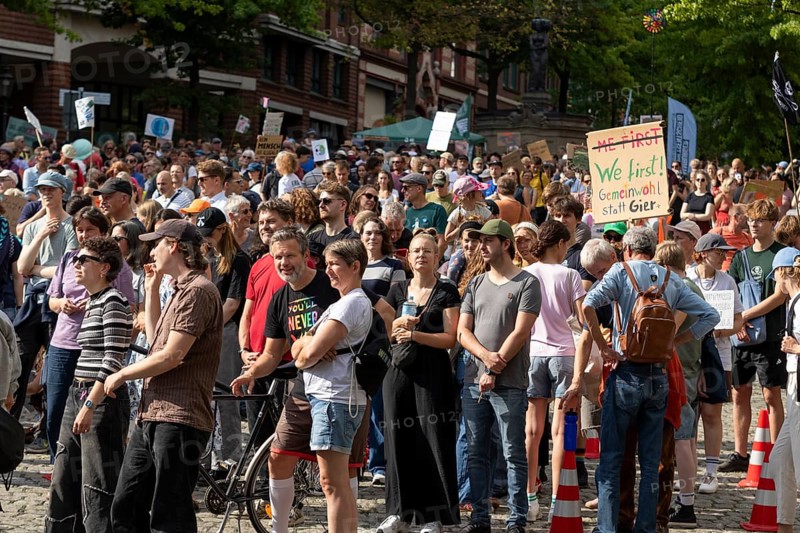 Worldwide climate strike by Fridays for Future under the motto Exit Gas - Enter Future, demonstration with rally at the fish market, Hamburg, Germany
