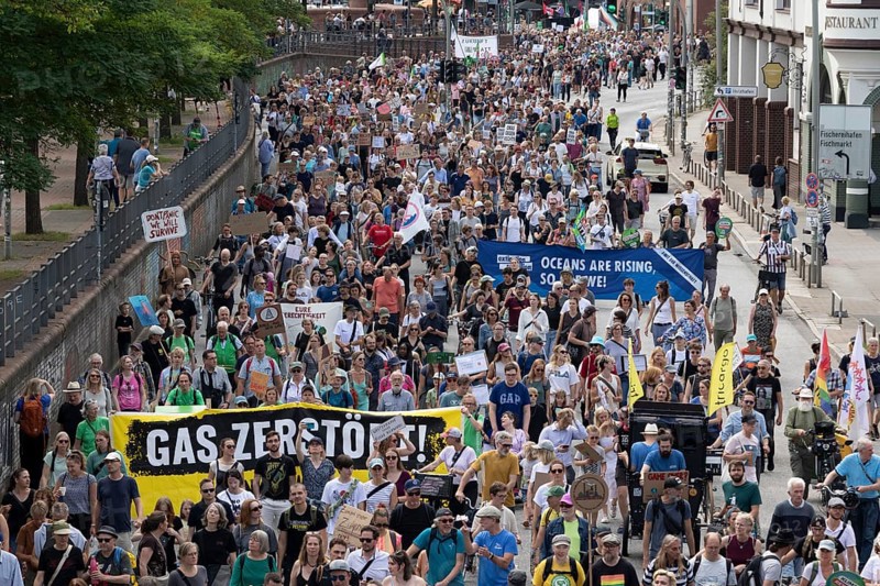 Worldwide climate strike by Fridays for Future under the motto Exit Gas - Enter Future, demonstration with rally at the fish market, Hamburg, Germany