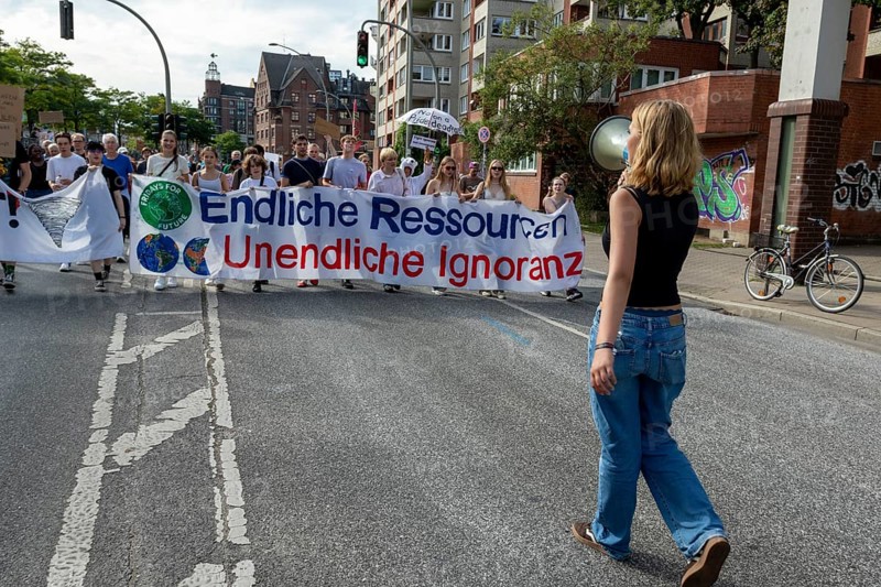 Worldwide climate strike by Fridays for Future under the motto Exit Gas - Enter Future, demonstration with rally at the fish market, Hamburg, Germany