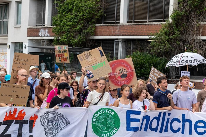 Worldwide climate strike by Fridays for Future under the motto Exit Gas - Enter Future, demonstration with rally at the fish market, Hamburg, Germany