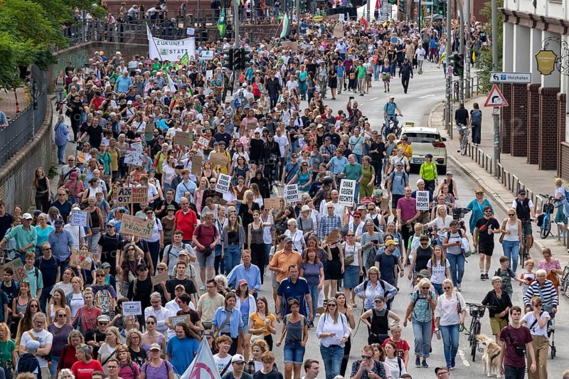 Worldwide climate strike by Fridays for Future under the motto Exit Gas - Enter Future, demonstration with rally at the fish market, Hamburg, Germany