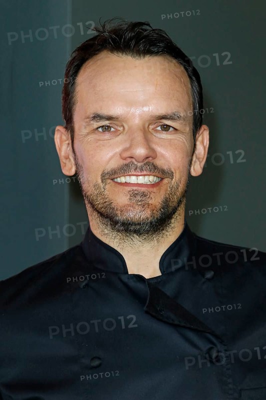 Chef Steffen Henssler at the presentation of his new cookbook HENSSLERS SCHNELLE NUMMER - mornings, lunchtimes, evenings in Henssler's kitchen, Hamburg, Germany