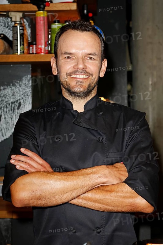 Chef Steffen Henssler at the presentation of his new cookbook HENSSLERS SCHNELLE NUMMER - mornings, lunchtimes, evenings in Henssler's kitchen, Hamburg, Germany