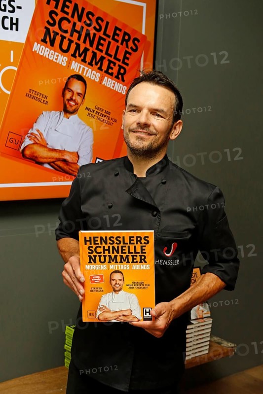 Chef Steffen Henssler at the presentation of his new cookbook HENSSLERS SCHNELLE NUMMER - mornings, lunchtimes, evenings in Henssler's kitchen, Hamburg, Germany