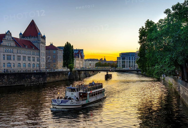 Sighseeing on the Spree in the evening sun, Museum Island, Berlin, Germany