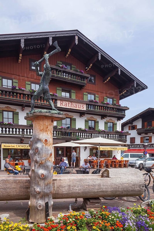 Town hall with lumberjack sculpture and catering, Reit im Winkl, Chiemgau, Upper Bavaria, Bavaria, Germany