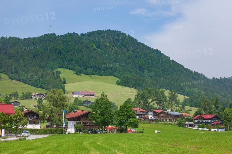 Houses with landscape and mountains, Reit im Winkl, Chiemgau, Upper Bavaria, Bavaria, Germany