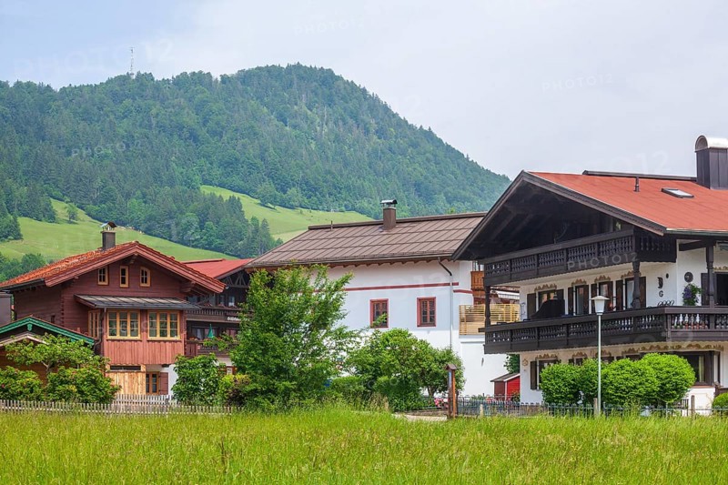 Houses with landscape and mountains, Reit im Winkl, Chiemgau, Upper Bavaria, Bavaria, Germany