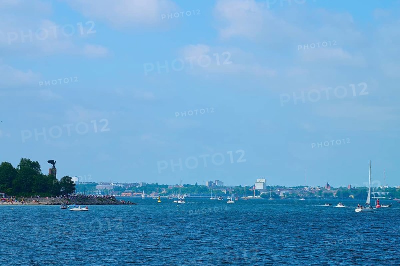 Sea view with sailing boats and a distant city of Kiel on the horizon, Heikendorf, Plön district, Kiel Fjord, Schleswig-Holstein, Germany