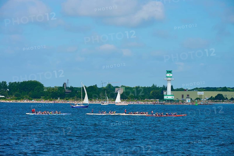 Scene at the sea with several boats and a lighthouse in the background, lighthouse Friedrichsort, Heikendorf, district Plön, Kieler Förde, Schleswig-Holstein, Germany