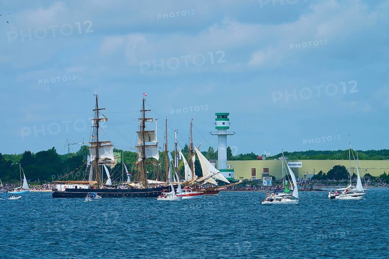 Large traditional sailing ship surrounded by sailing boats on the sea near Friedrichsort lighthouse, Windjammer Parade Kiel 2025, Plön district, Kiel Fjord, Schleswig-Holstein, Germany
