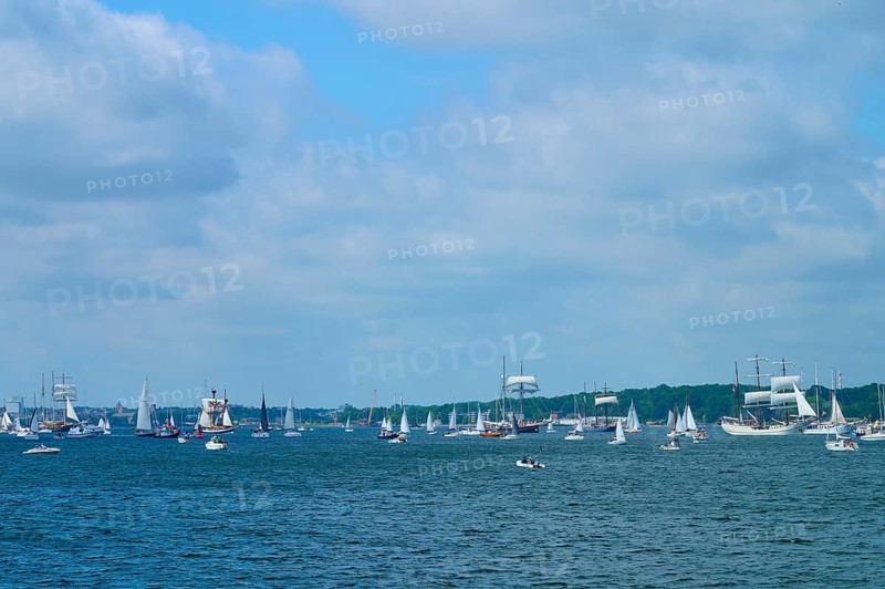 Boats and sailing ships sailing on the sea under a slightly cloudy sky, Windjammer Parade Kiel 2025, Heikendorf, Kreis Plön, Kieler Förde, Schleswig-Holstein, Germany