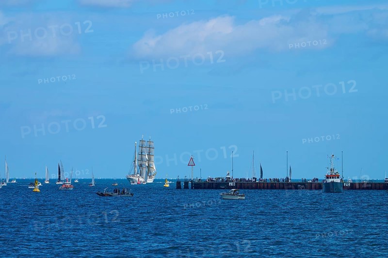 A sailing ship Gorch Fock in the distance, various boats and a jetty in the picture, Windjammer Parade Kiel 2025, Heikendorf, Plön district, Kiel Fjord, Schleswig-Holstein, Germany