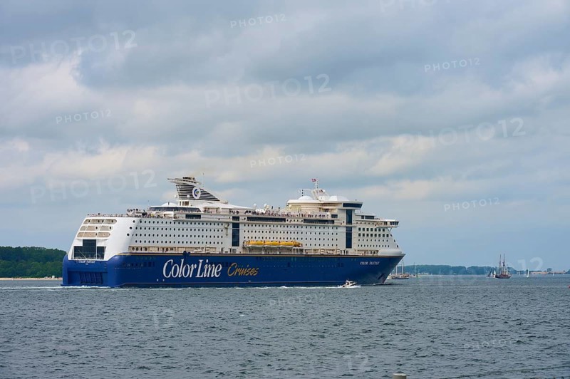 Large cruise ship under a cloudy sky on the open sea, Windjammer Parade Kiel 2025, Heikendorf, Plön district, Kiel Fjord, Schleswig-Holstein, Germany