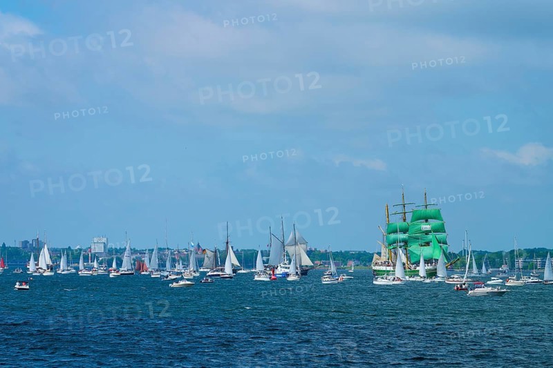 Many sailing boats on the ocean, a large sailing ship Alexander von Humbold 2 with green sails stands out, Windjammer Parade Kiel 2025, Heikendorf, Plön district, Kiel Fjord, Schleswig-Holstein, Germany