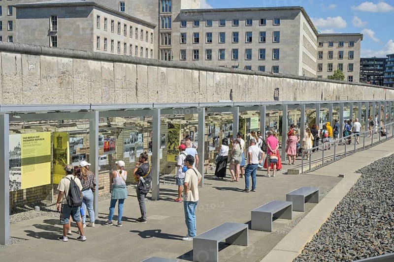 Tourists, open-air exhibition, Topography of Terror Documentation Centre, Niederkirchnerstraße, Kreuzberg, Friedrichshain-Kreuzberg district, Berlin, Germany