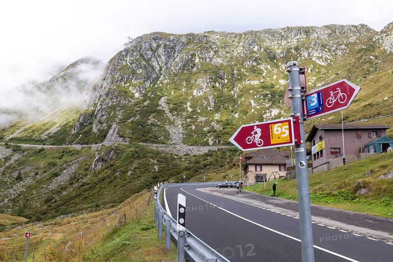 Bike route, signpost at Mätteli, ascent to the Gotthard Pass, Uri, Switzerland
