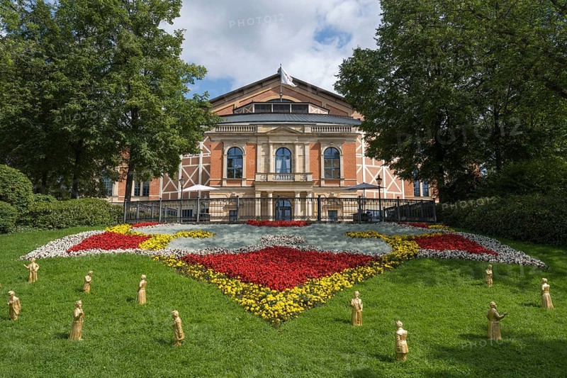 Festspielhaus, The Patron, installation by Ottmar Hörl, Festspielhügel, on the Green Hill, Bayreuth, Upper Franconia, Franconia, Bavaria, Germany